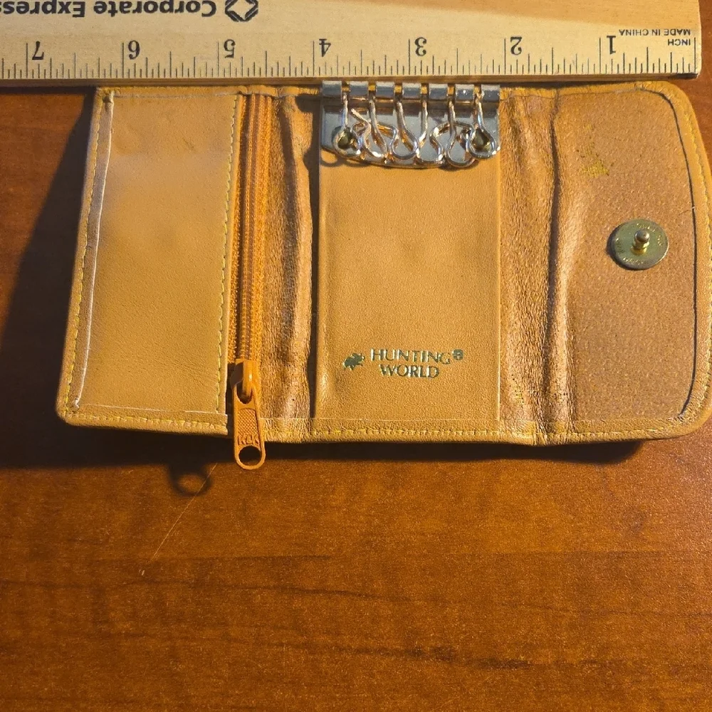 Hunting World Green Leather Key Wallet with Brown Logo